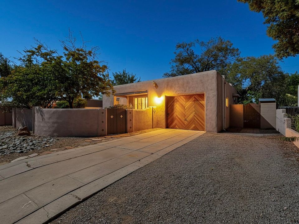 1st image of 329 Laguayra Dr NE