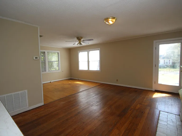 4904 Auburn Dr N — Photo 12