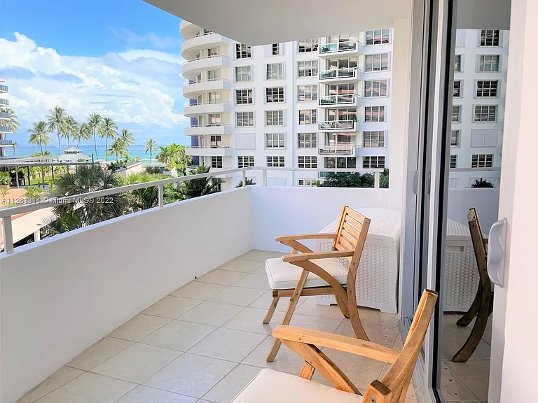 5161 Collins Ave #404 — Photo 22
