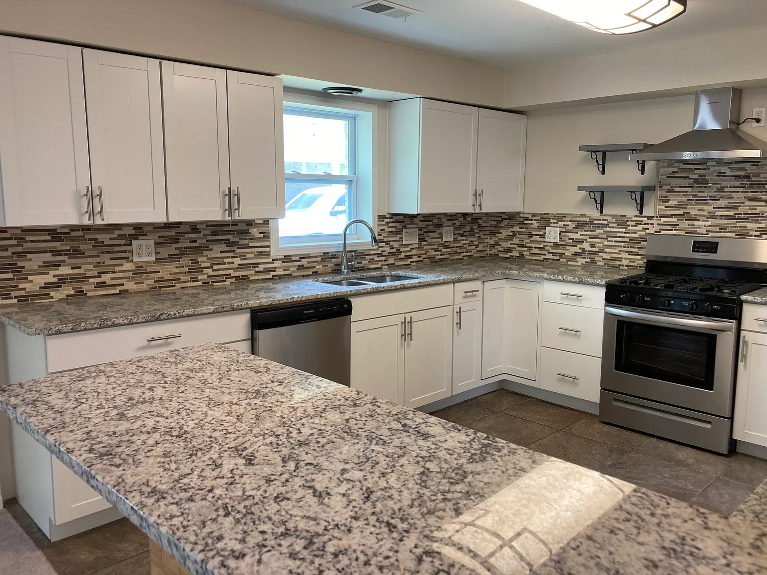 3 bed, 1180 sqft, $1,550 — Photo 3