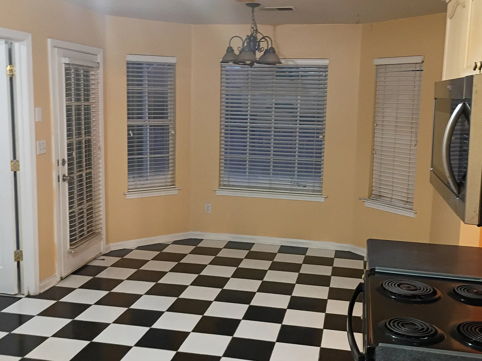 3 bed, 1481 sqft, $1,550 — Photo 2