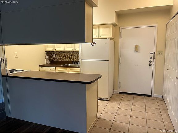 3rd image of 725 Miller Ave APT 123
