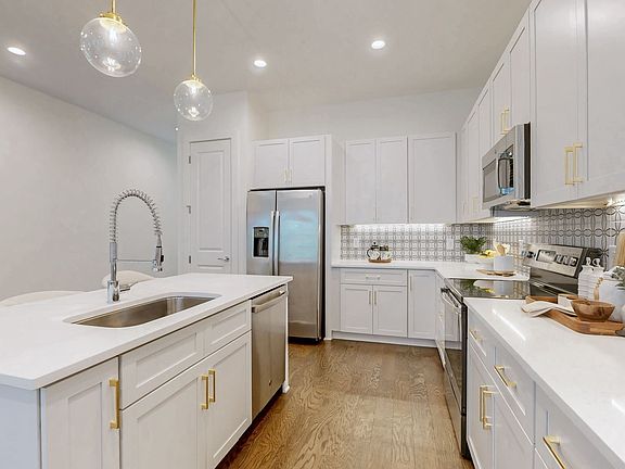 5th image of 421 Herringbone Ct