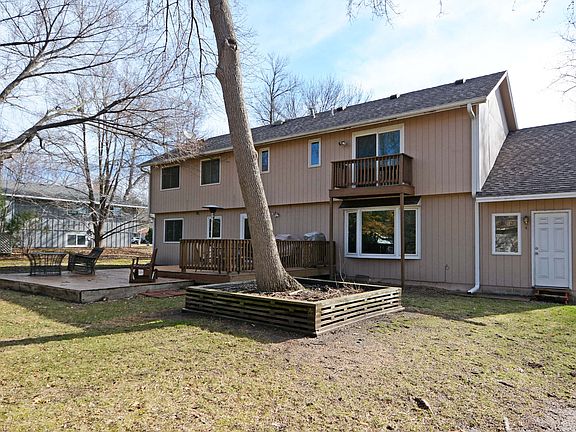 3rd image of 15214 Crystal Dr E