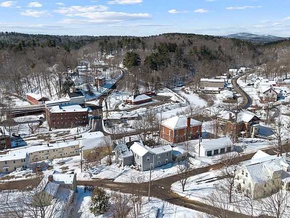 3rd image of 10 Whiting Hill Road