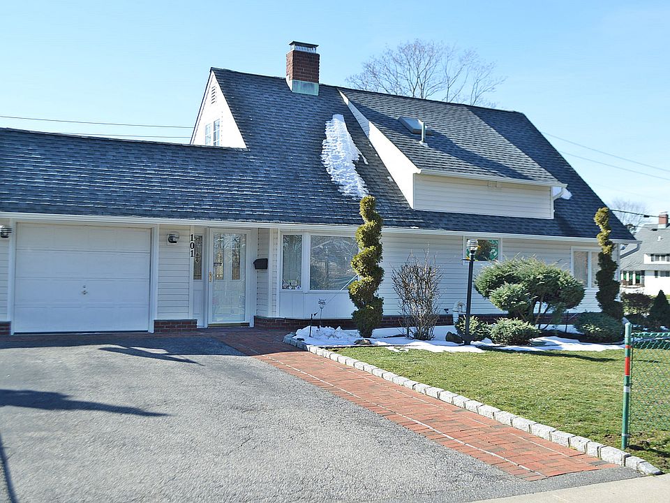 1st image of 101 Duckpond Dr N