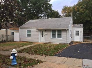 45 Commander Ave, Hempstead, NY 11550