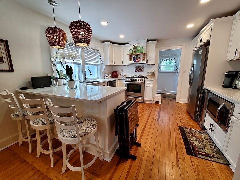 1129 Sassaquin Ave, New Bedford, MA 02745 Zillow