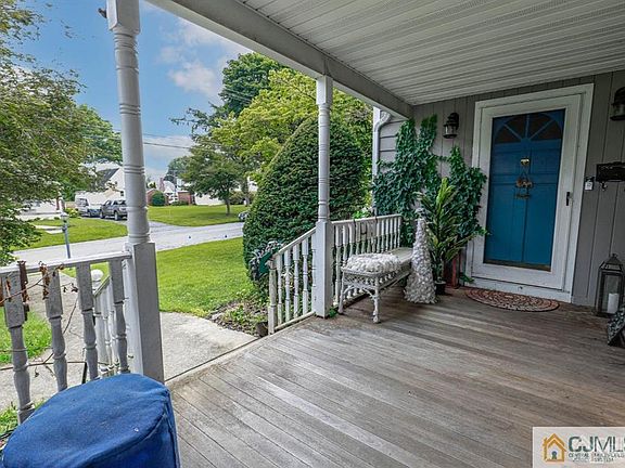 3rd image of 305 Pershing Ave