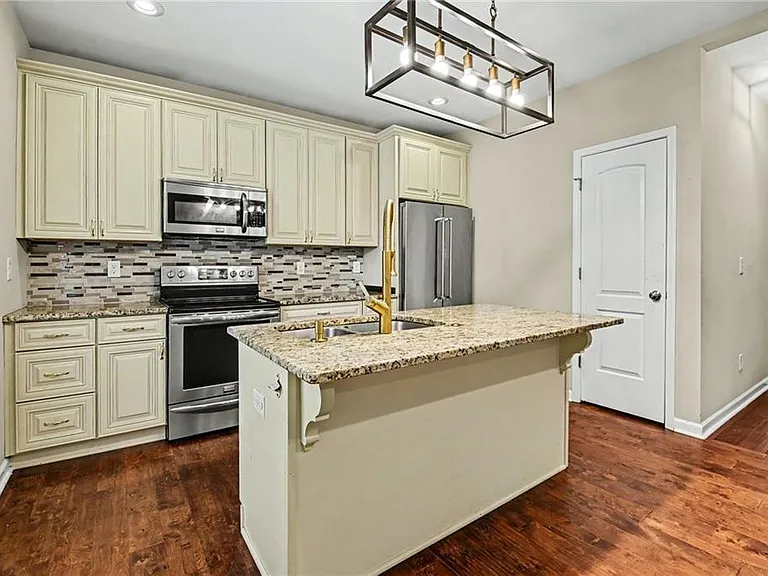 3544 College St — Photo 8