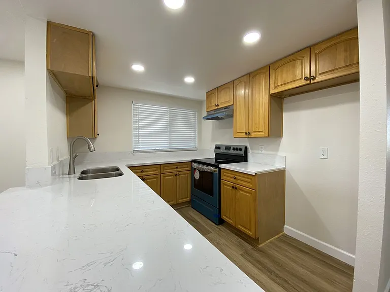 6001 Fullerton Ave — Photo 11