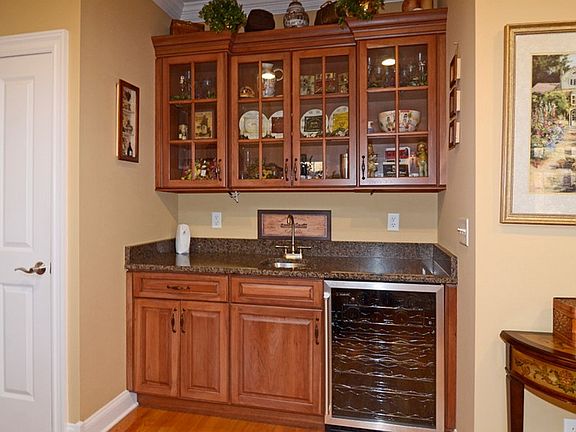 Kitchen Similar to Photo