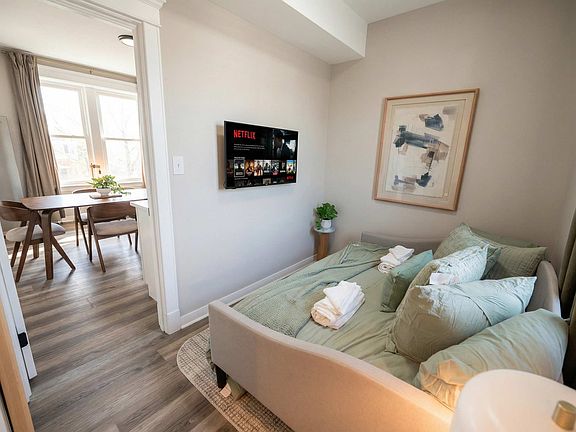 3rd image of 2360 S Sacramento Ave #1F