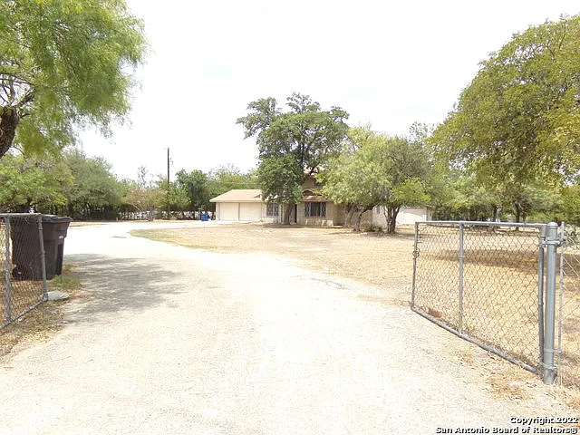 5975 Babcock Rd — Photo 4