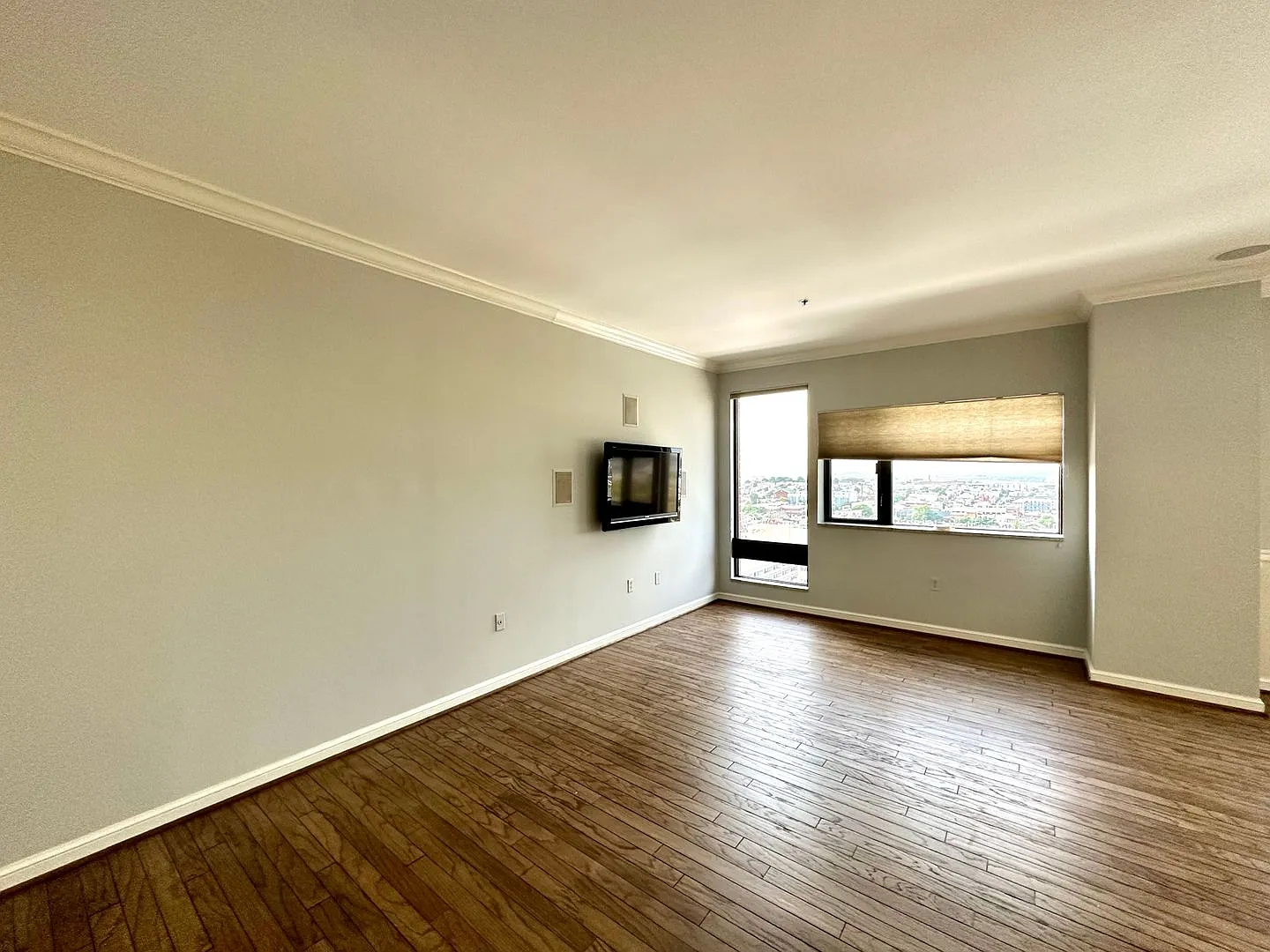 Charming 1 Bedroom/ 1.5 Bathroom Condo Unit in Inner Harbor, Baltimore, MD! — Photo 3