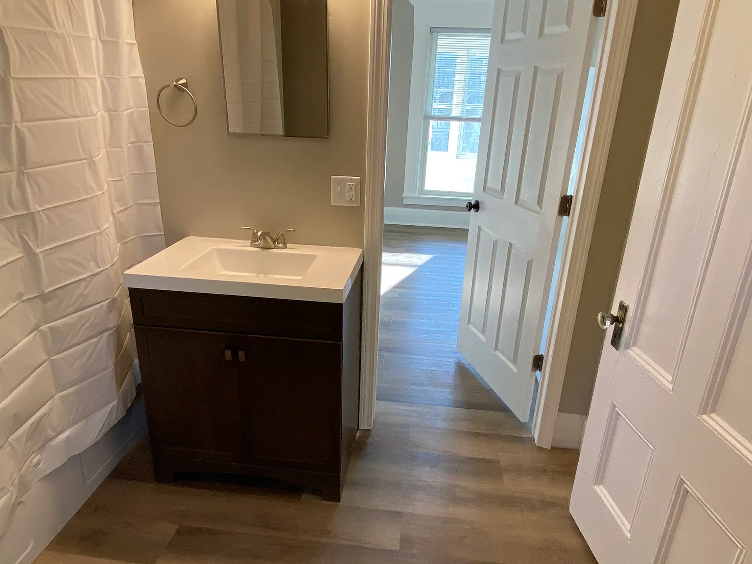 3 bed, 1.5 bath, 1400 sqft, $2,450 — Photo 4