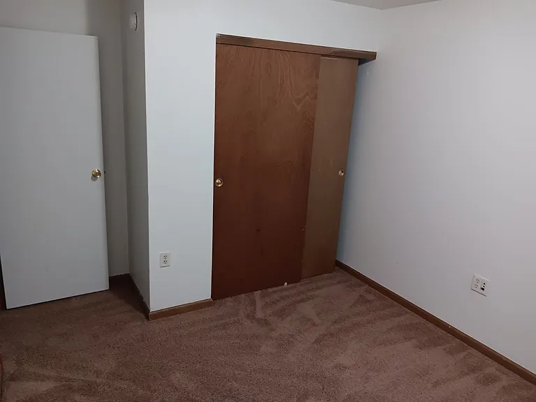 545 W Grand Ave — Photo 8
