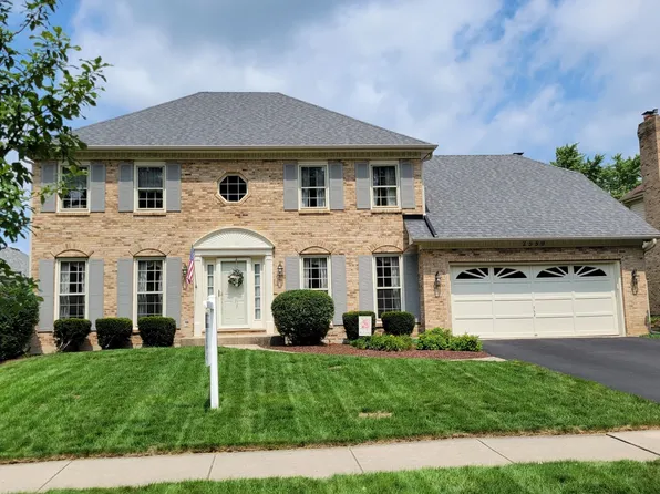 2559 River Woods Dr, Naperville, IL 60565