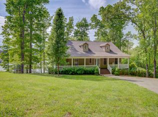 1313 W Pine Ridge Rd, Huddleston, VA 24104