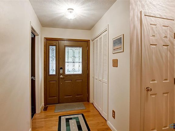 3rd image of 838 Brittany Ave