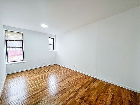 5th image of 310 Sumpter St #2B