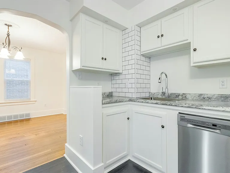 836 E Dayton St #1 — Photo 4