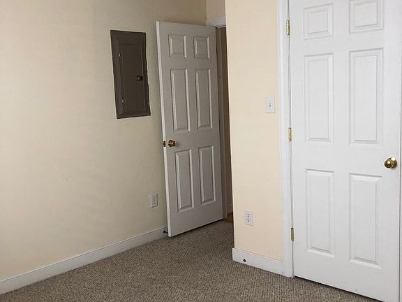 4th image of 1901 E Broad St Unit 31