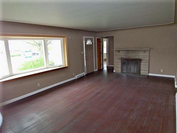 5th image of 711 Timberwood Dr