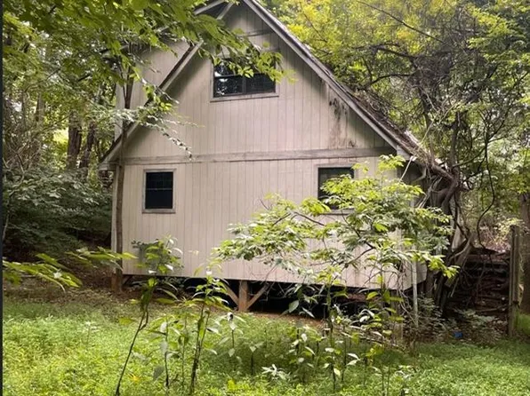 325 Persimmon Hill Dr, Roseland, VA 22967