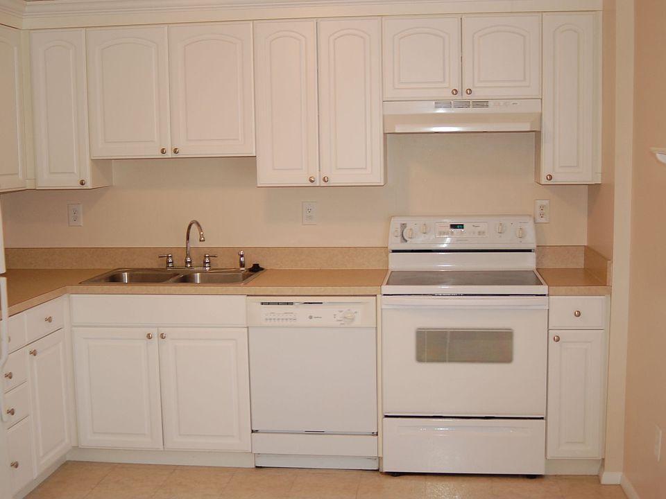 Custom Cabinets, Eat-in Kitchen