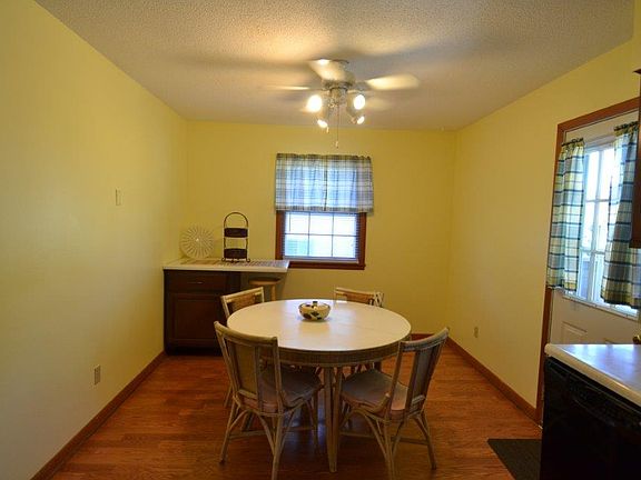 3rd image of 608 W Hildreth St