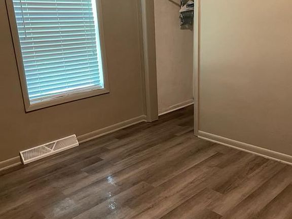 3rd image of 209 N Governor St