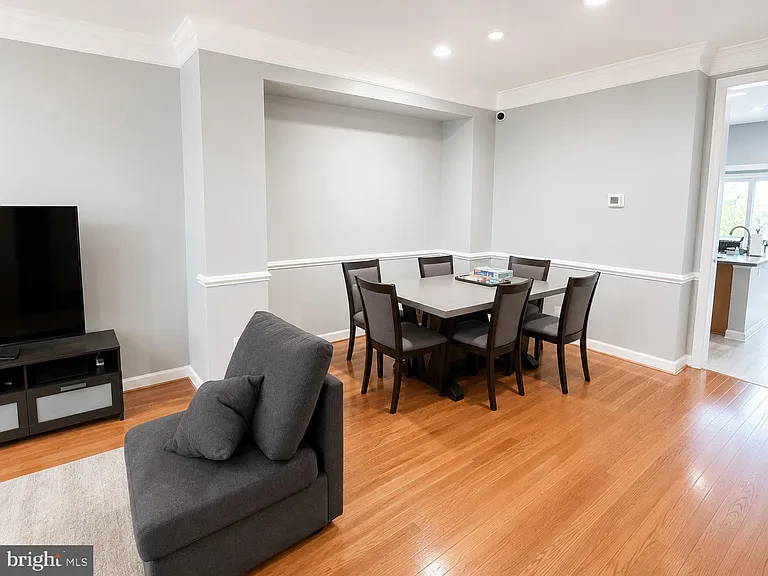 506 Fallsgrove Dr — Photo 4
