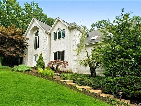 2nd image of 2 Alcott Ct