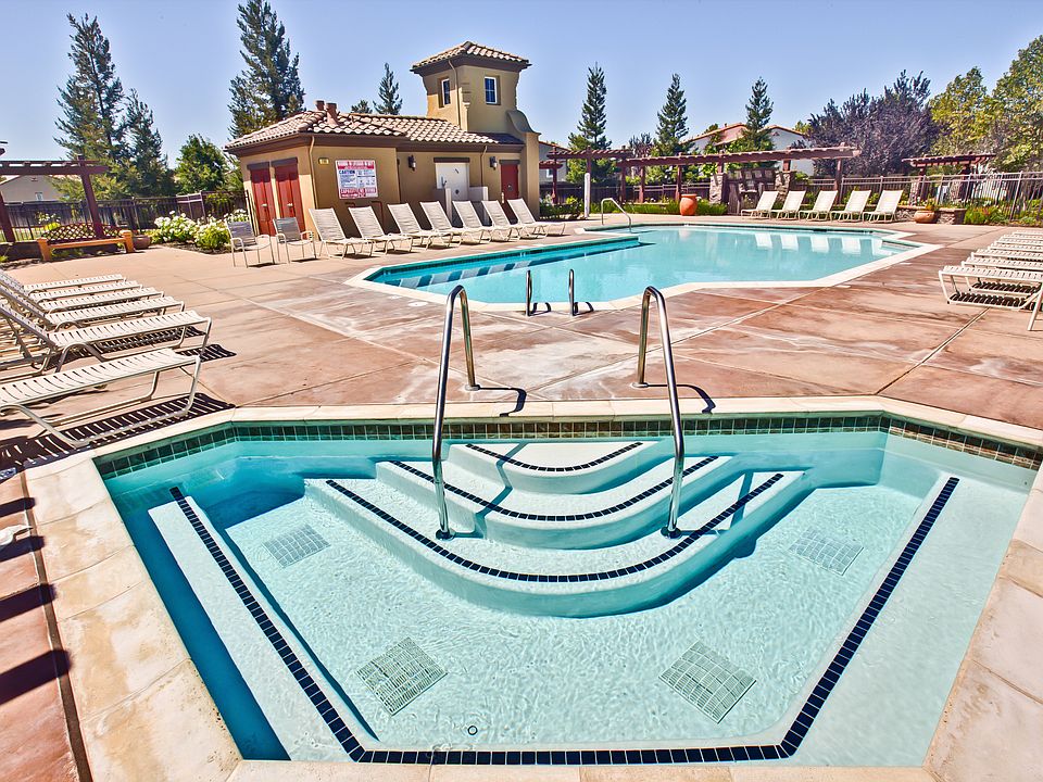 2nd image of 1032 Zebrina Way