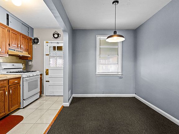 4th image of 1300 N Potomac St