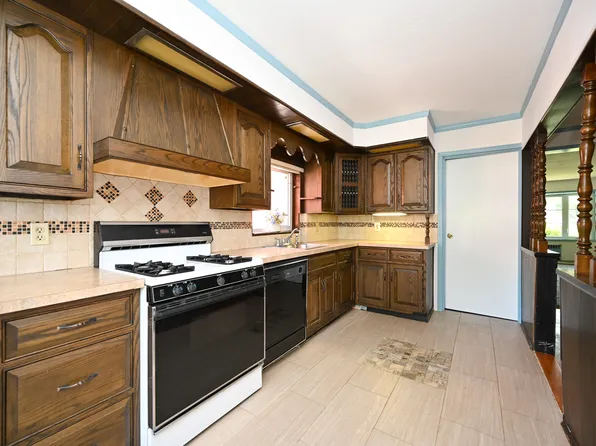 1726 East 52nd Street image 8 of 31