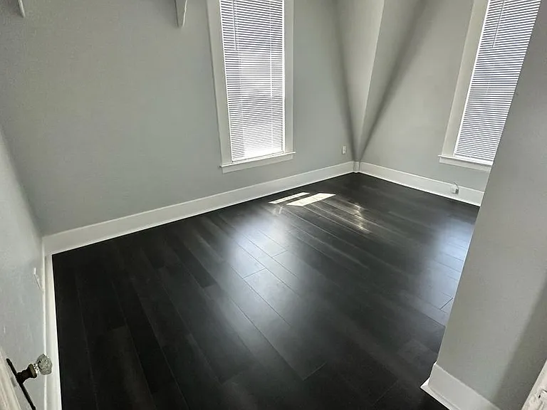 323 W Myrtle St — Photo 26