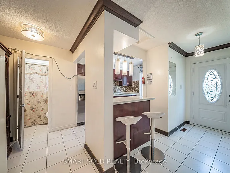 5 Horseley Hill Dr E — Photo 7