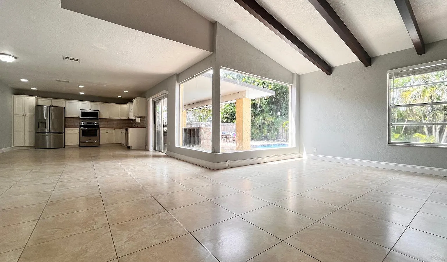 3 bed, 2.0 bath, 1761 sqft, $3,450 — Photo 3