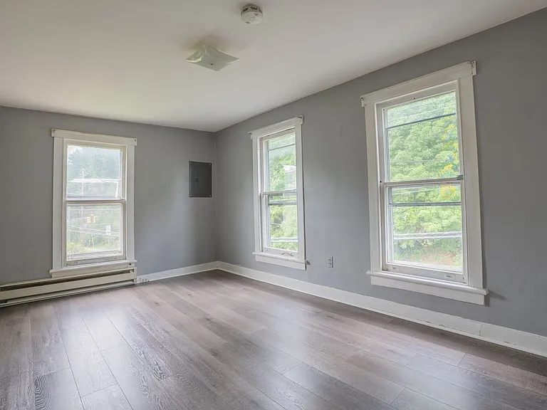 427 Delaware Ave — Photo 1