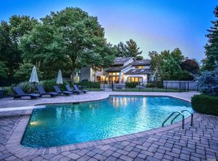 1 Bostwick Ln, Old Westbury, NY 11568