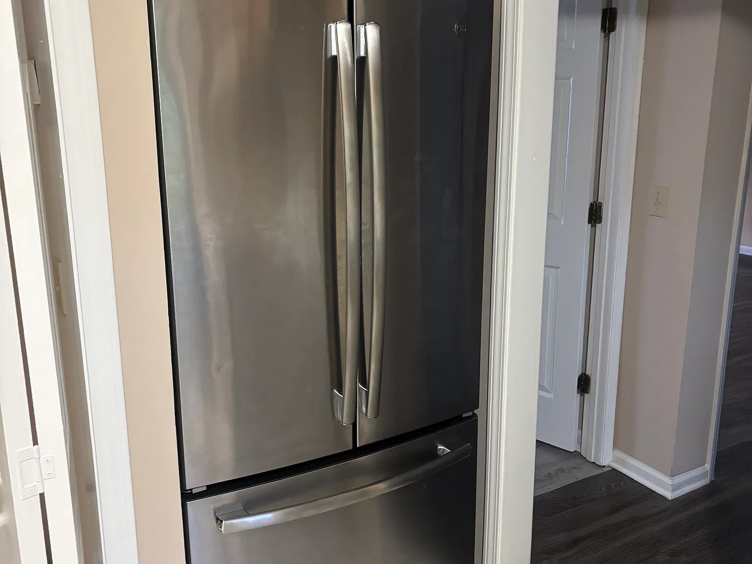2 bed, $995 — Photo 1