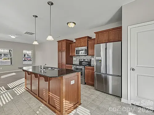 608 Cahill Ln Photo 1