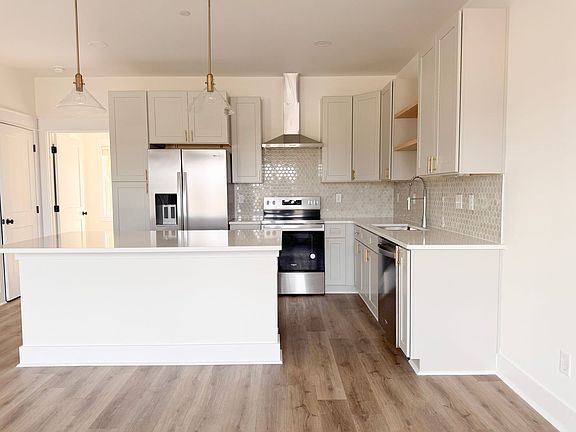 4th image of 1319 Meridian St
