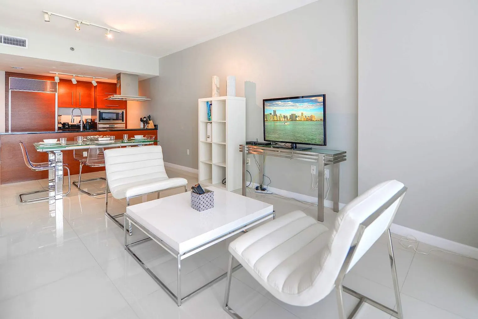 1 bed, 1.0 bath, 839 sqft, $3,116 — Photo 2