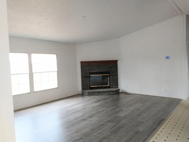 239 Castlebury Ln — Photo 7