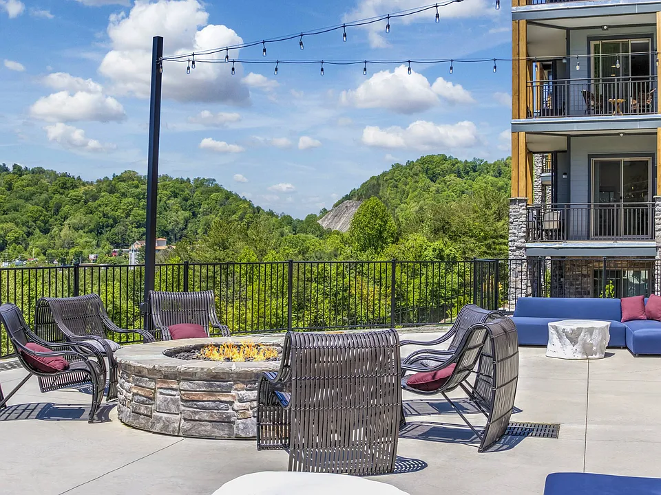 Enclave Piney Mountain
