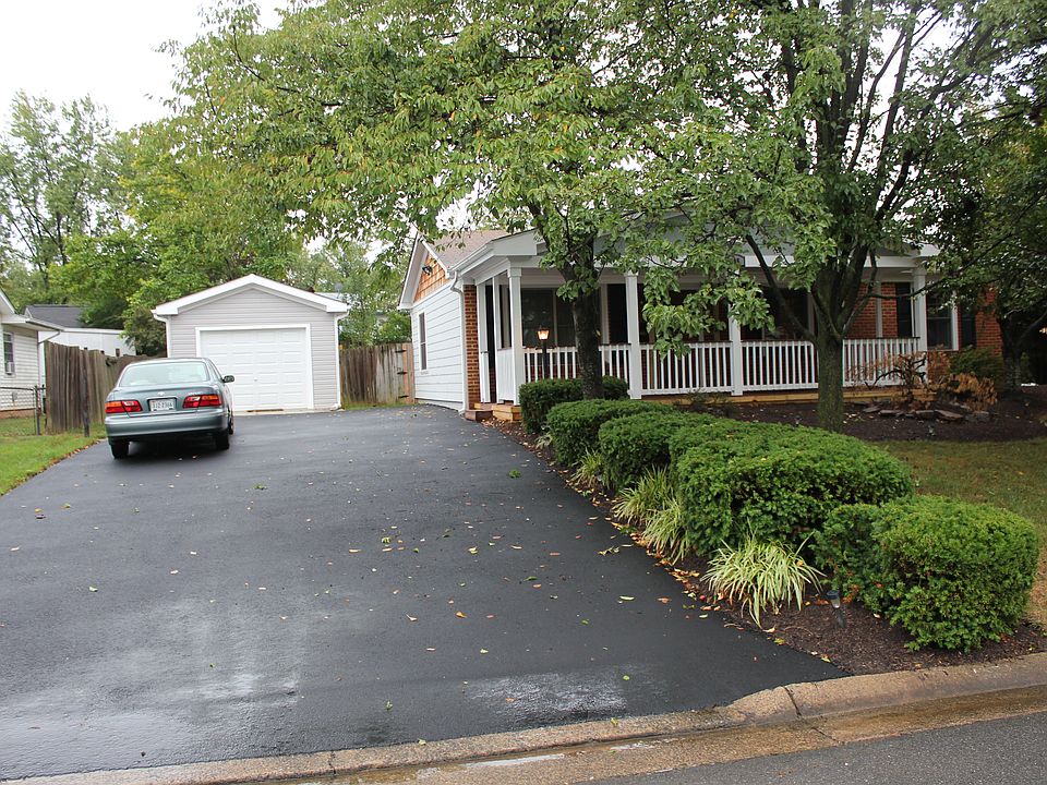 2nd image of 605 W Beech Rd