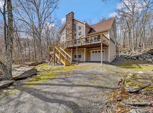 105 Locust Ct, Lackawaxen, PA 18435